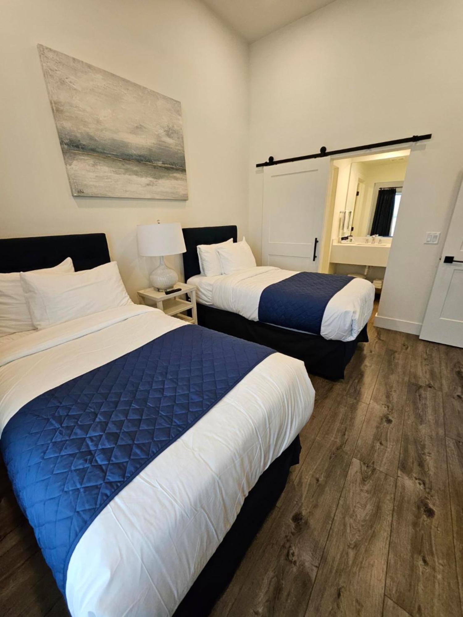 The Suites At Fishermen'S Village - 2 Bedroom Suites ปุนตากอร์ดา ภายนอก รูปภาพ